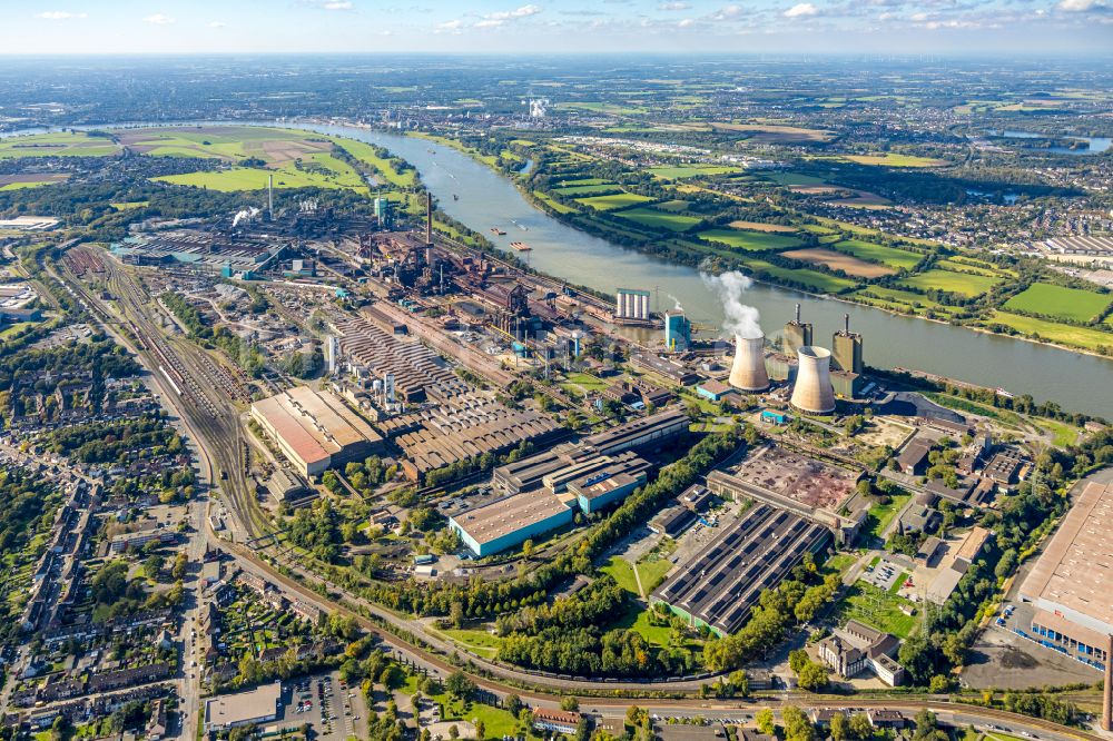 Duisburg aus der Vogelperspektive: Stahlwerk und Hüttenwerke Krupp Mannesmann GmbH im Ortsteil Hüttenheim in Duisburg im Bundesland Nordrhein-Westfalen, Deutschland