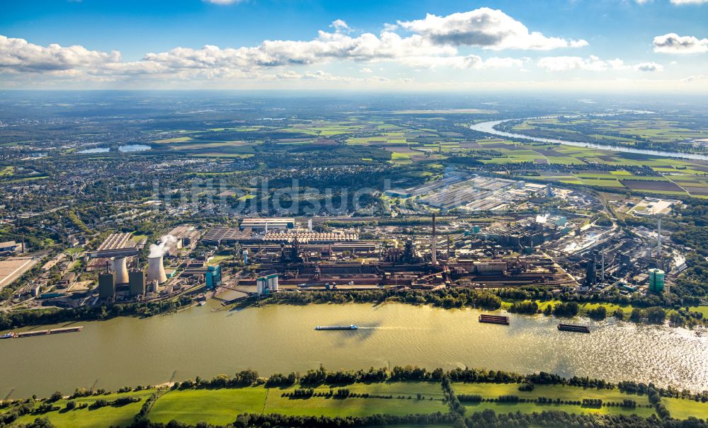 Duisburg von oben - Stahlwerk und Hüttenwerke Krupp Mannesmann GmbH im Ortsteil Hüttenheim in Duisburg im Bundesland Nordrhein-Westfalen, Deutschland