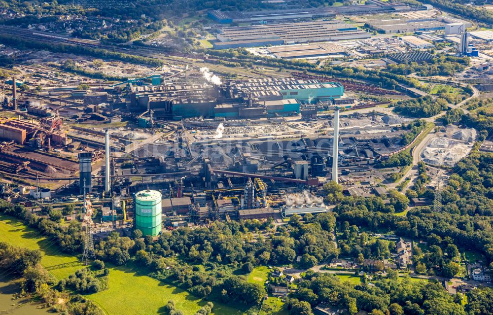 Duisburg von oben - Stahlwerk und Hüttenwerke Krupp Mannesmann GmbH im Ortsteil Hüttenheim in Duisburg im Bundesland Nordrhein-Westfalen, Deutschland