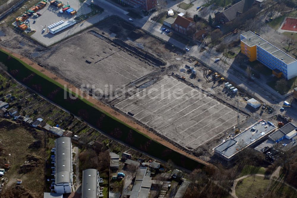 Luftaufnahme Berlin - Standort der neuen Sportanlage Fischerstraße 15 in Berlin Friedrichsfelde