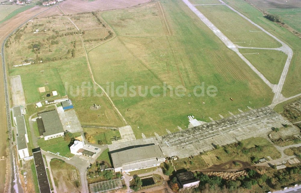 Kamenz von oben - Start- und Landebahn des Flugplatz Kamenz in Kamenz im Bundesland Sachsen