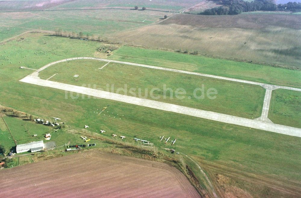 Kamenz von oben - Start- und Landebahn des Flugplatz Kamenz in Kamenz im Bundesland Sachsen