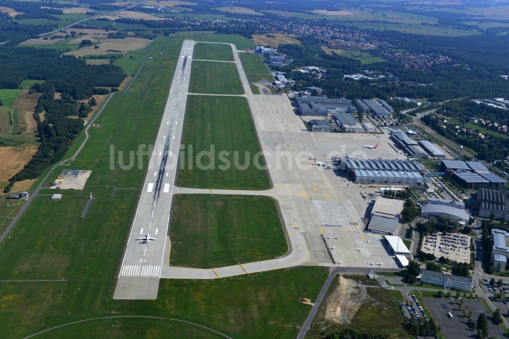 Luftbild Dresden - Start- und Landebahn auf dem Gelände des Flughafen Dresden in Sachsen