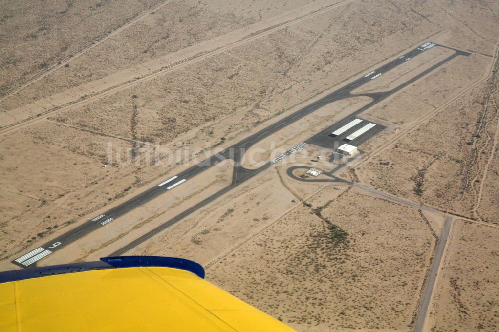 Luftbild Mobile - Start- und Landebahn für das Pilotentraining der Lufthansa