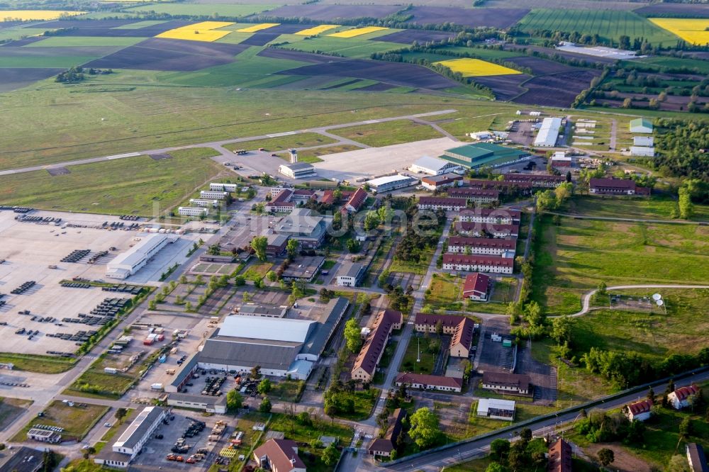 Luftaufnahme Mannheim - Startbahn und Landebahn am ehemaligen Flugplatz Coleman der US Air force im Ortsteil Sandhofen in Mannheim im Bundesland Baden-Württemberg, Deutschland