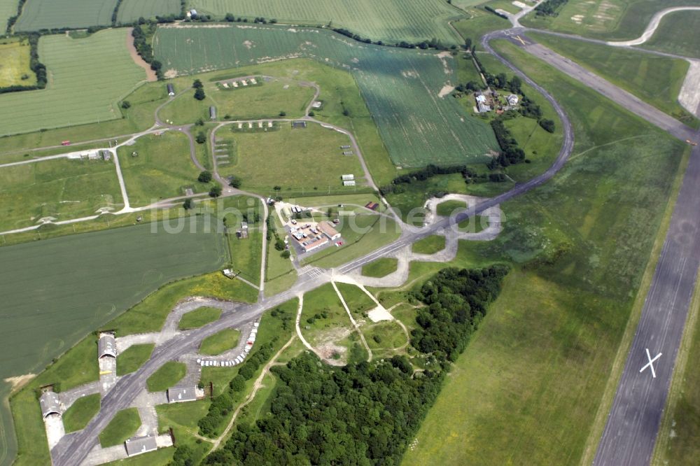 Wethersfield von oben - Startbahn und Landebahn am ehemaligen Flugplatz der RAF Royal Air Force in Wethersfield in England, Vereinigtes Königreich