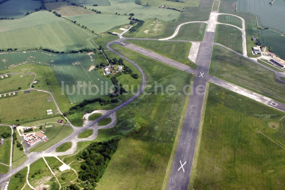 Wethersfield aus der Vogelperspektive: Startbahn und Landebahn am ehemaligen Flugplatz der RAF Royal Air Force in Wethersfield in England, Vereinigtes Königreich