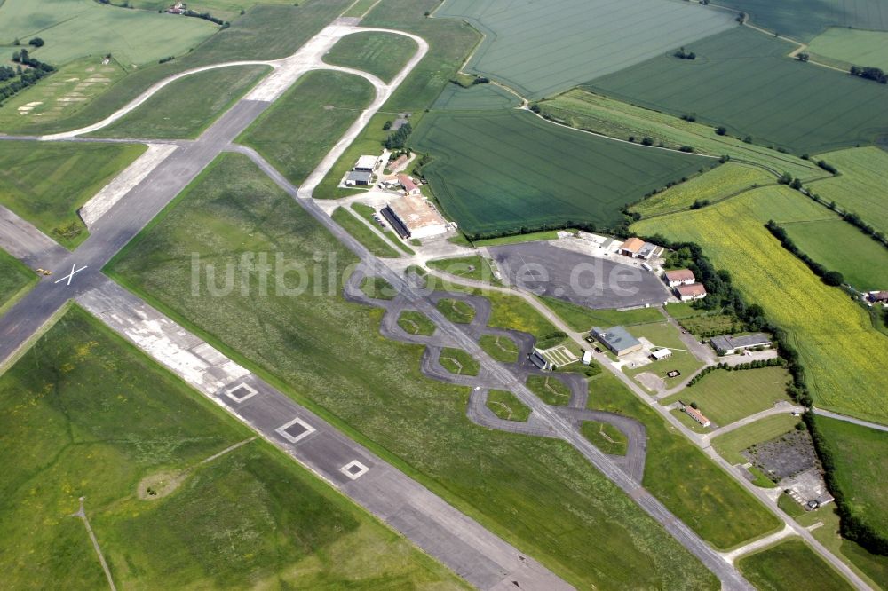 Luftbild Wethersfield - Startbahn und Landebahn am ehemaligen Flugplatz der RAF Royal Air Force in Wethersfield in England, Vereinigtes Königreich