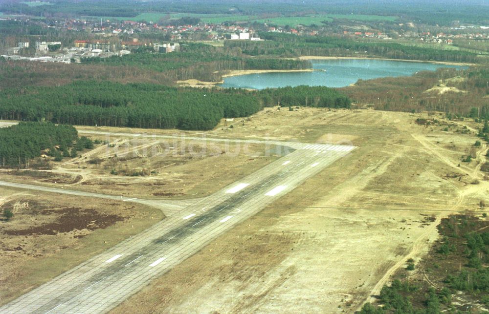 Luftbild Sperenberg - Startbahn und Landebahn am ehemaligen Flugplatz in Sperenberg im Bundesland Brandenburg, Deutschland