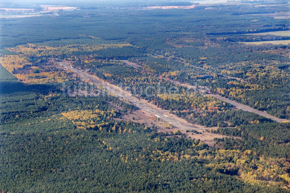 Luftaufnahme Sperenberg - Startbahn und Landebahn am ehemaligen Flugplatz in Sperenberg im Bundesland Brandenburg, Deutschland