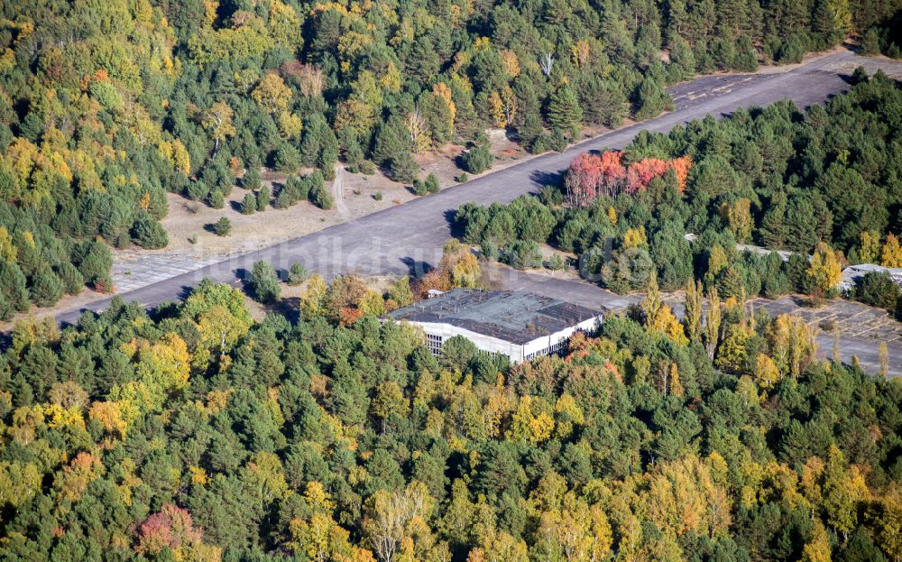 Luftbild Sperenberg - Startbahn und Landebahn am ehemaligen Flugplatz in Sperenberg im Bundesland Brandenburg, Deutschland