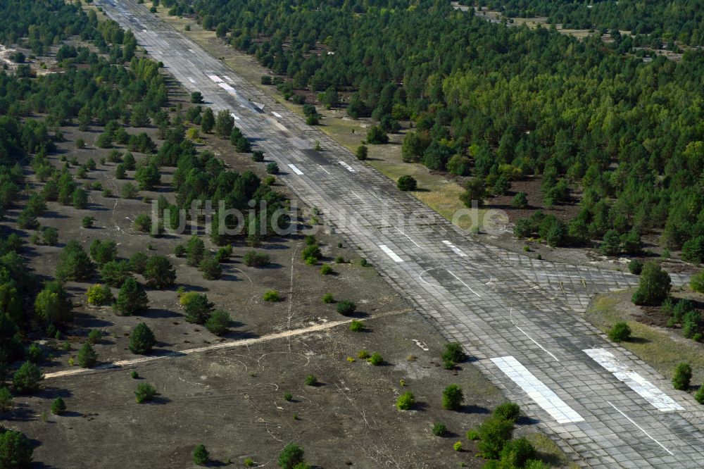 Luftbild Sperenberg - Startbahn und Landebahn am ehemaligen Flugplatz in Sperenberg im Bundesland Brandenburg, Deutschland