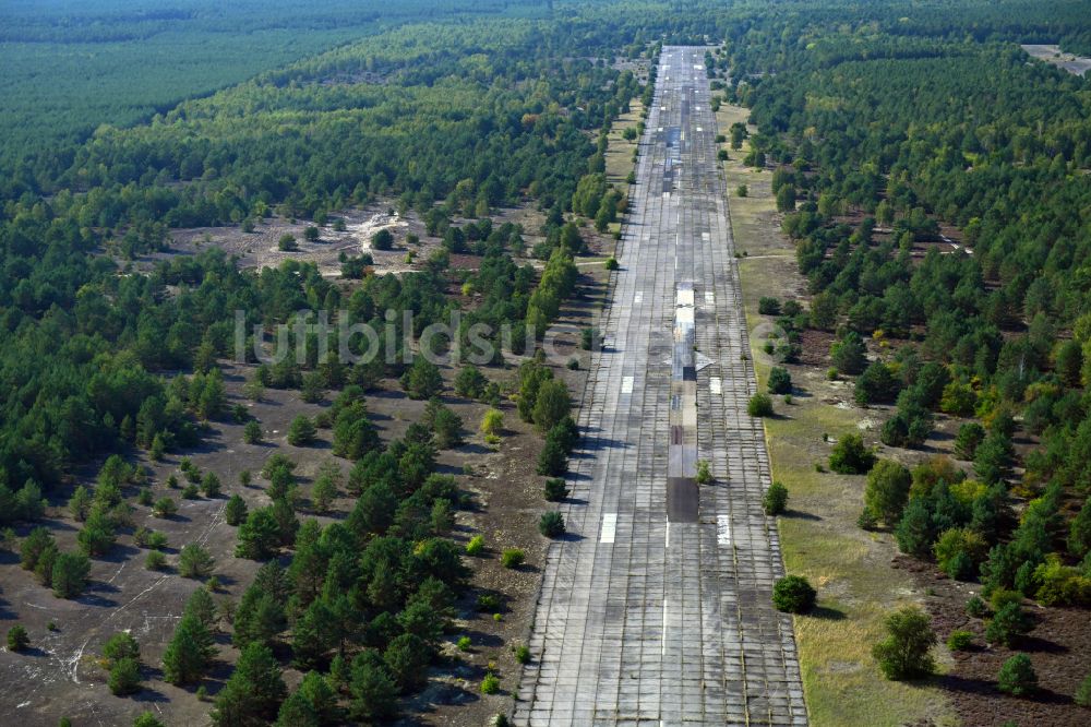 Luftaufnahme Sperenberg - Startbahn und Landebahn am ehemaligen Flugplatz in Sperenberg im Bundesland Brandenburg, Deutschland