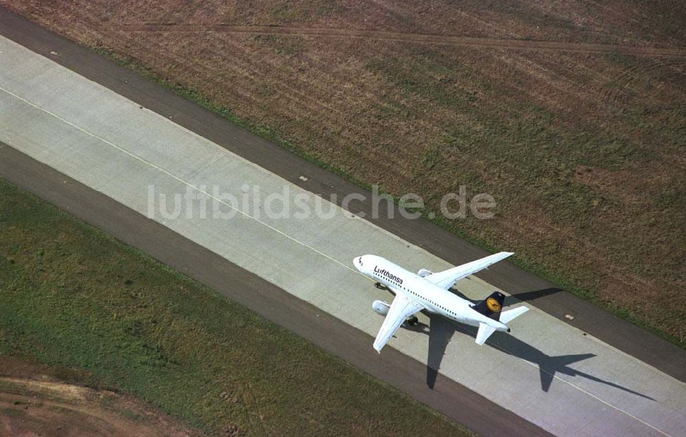 Luftbild Dresden - Klotsche - Startlauf auf dem Flughafen Dresden Klotsche