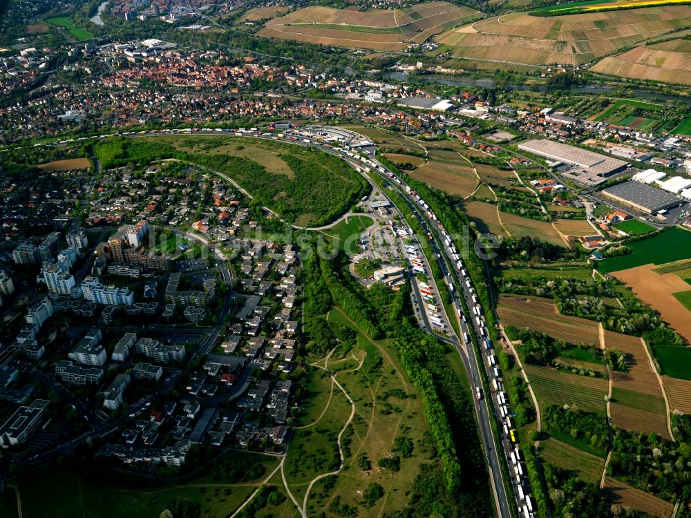 Luftbild Würzburg - Stau auf der Autobahn A3 im Stadtbezirk Heuchelhof in Würzburg im Bundesland Bayern