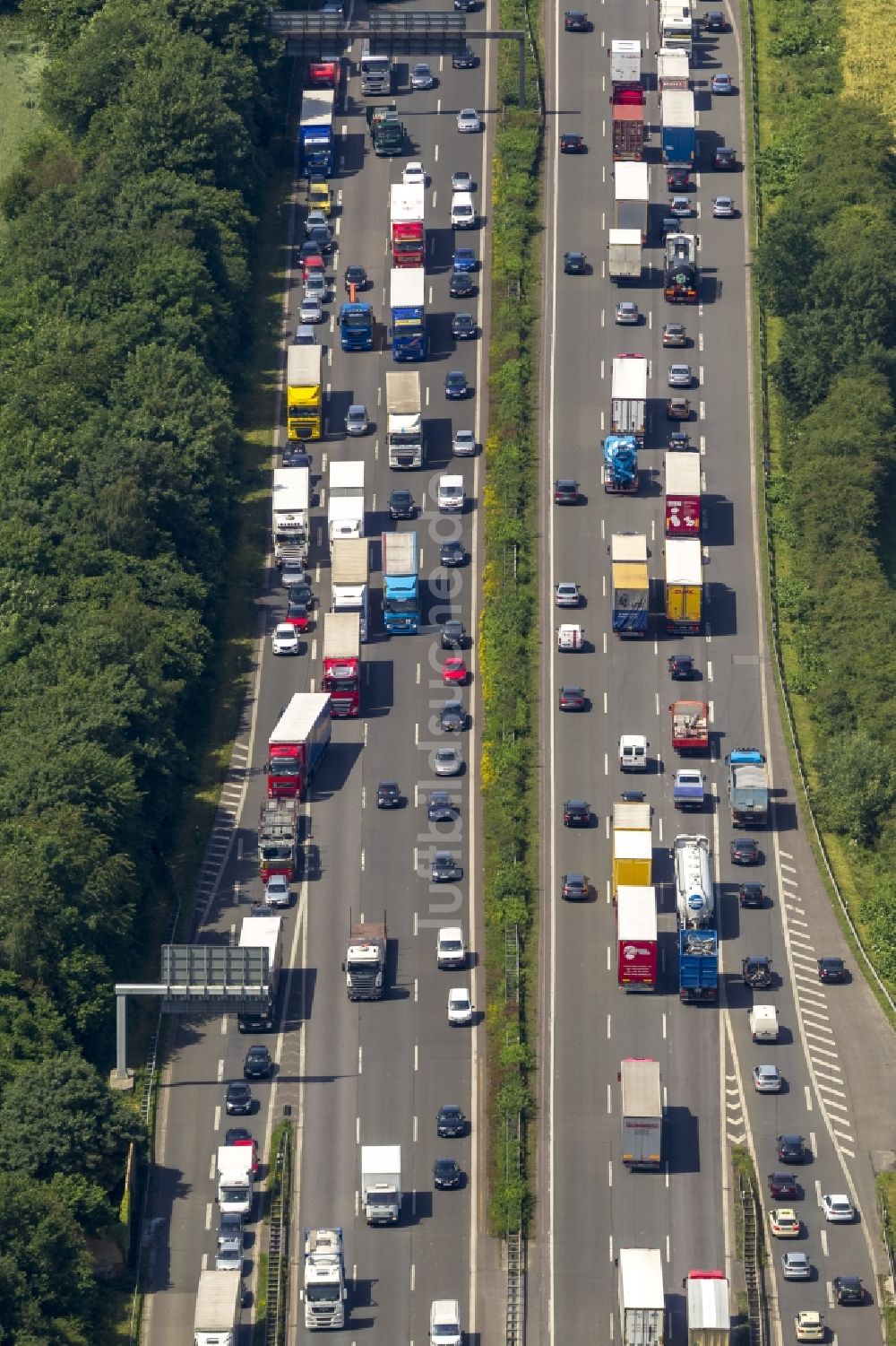 Luftbild Recklinghausen - Stau auf der A2 bei Recklinghausen aufgrund der Sperrung der A43 im Bundesland Nordrhein-Westfalen