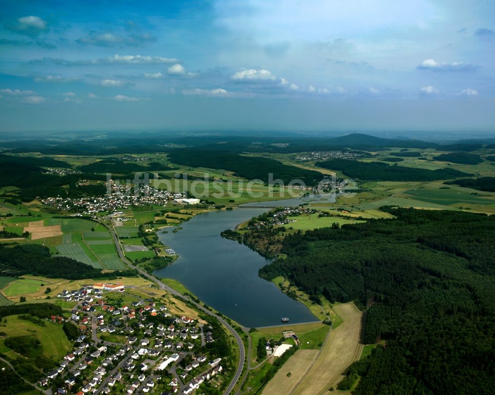 Bischoffen von oben - Staubecken und Stausee in Bischoffen im Bundesland Hessen, Deutschland