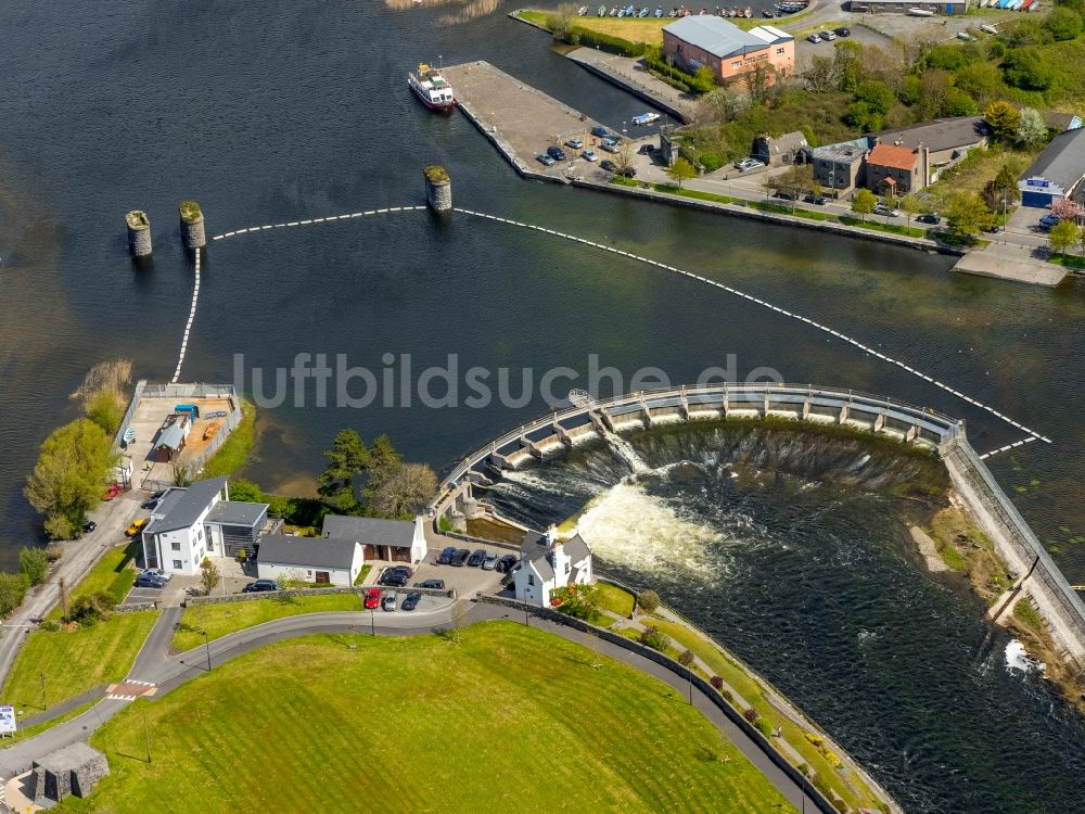 Luftaufnahme Galway - Staubecken und Stausee in Galway, Irland