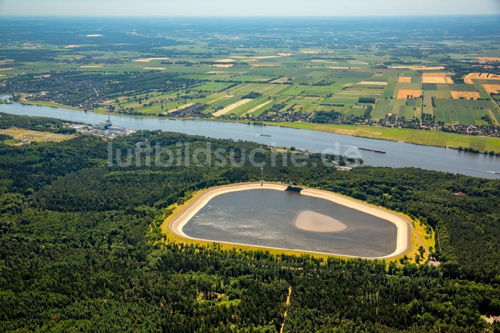 Geesthacht aus der Vogelperspektive: Staubecken und Stausee in Geesthacht im Bundesland Schleswig-Holstein