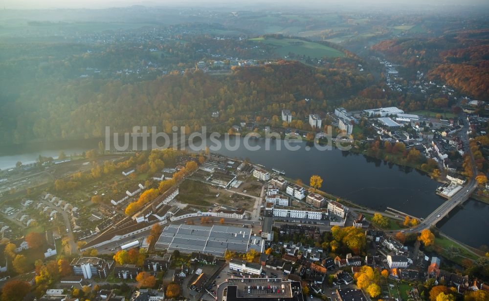 Luftbild Essen - Staubecken und Stausee des herbstlichen Kettwiger Sees im Süden von Essen im Bundesland Nordrhein-Westfalen