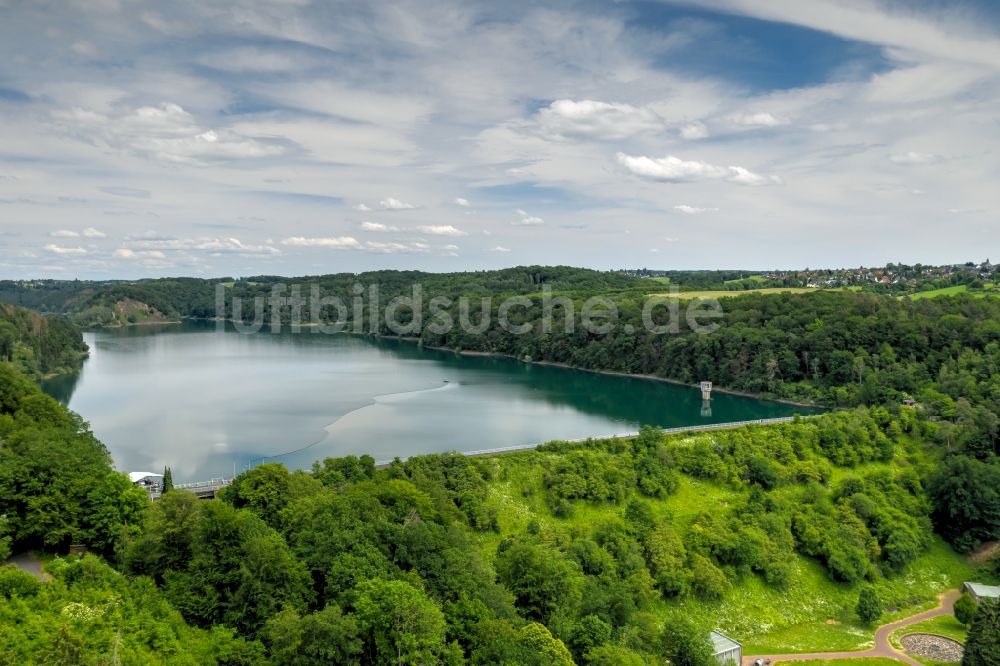 Luftaufnahme Schneffelrath - Staubecken und Stausee Wahnbachtalsperre in Schneffelrath im Bundesland Nordrhein-Westfalen, Deutschland