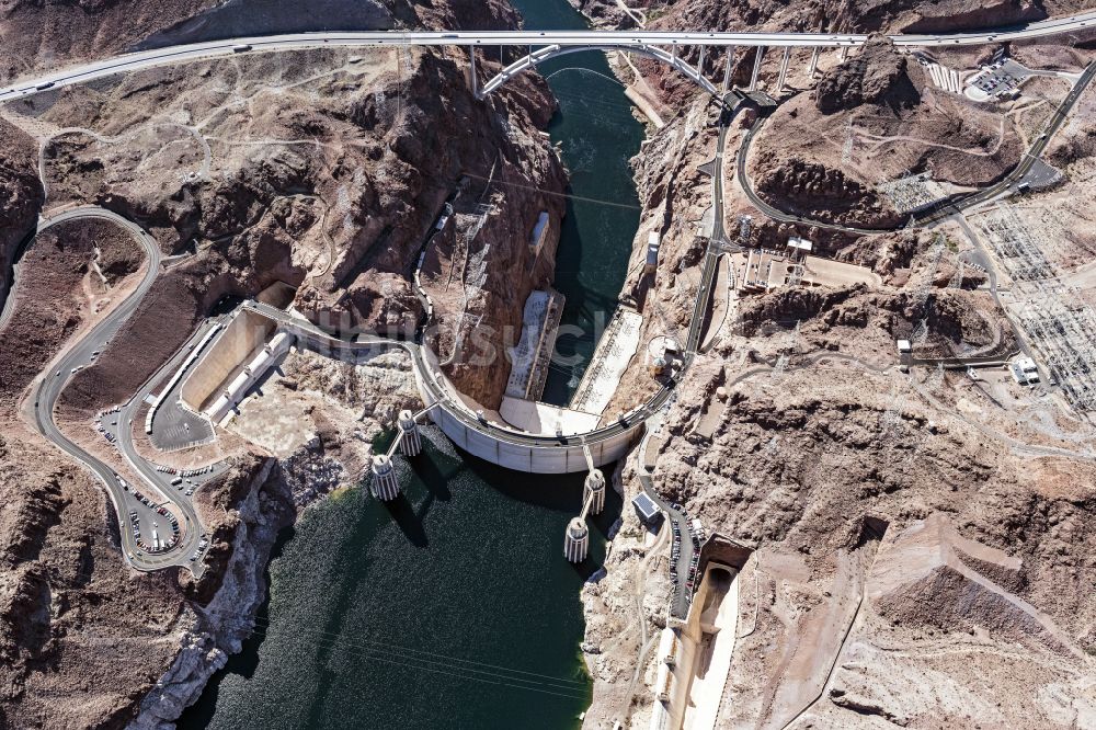 Luftaufnahme Boulder City - Staudamm am Stausee Hoover Dam in Boulder City in Nevada, USA