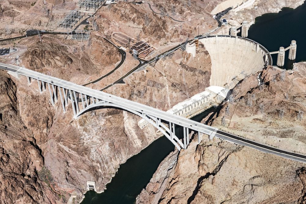 Boulder City aus der Vogelperspektive: Staudamm am Stausee Hoover Dam in Boulder City in Nevada, USA