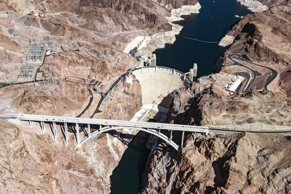 Luftaufnahme Boulder City - Staudamm am Stausee Hoover Dam in Boulder City in Nevada, USA