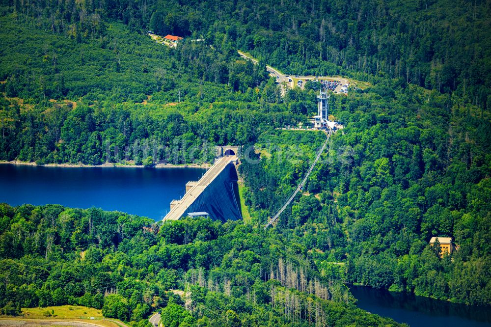 Luftaufnahme Elbingerode (Harz) - Staudamm am Stausee Rappbodetalsperre mit Hängebrücke in Elbingerode (Harz) im Bundesland Sachsen-Anhalt, Deutschland