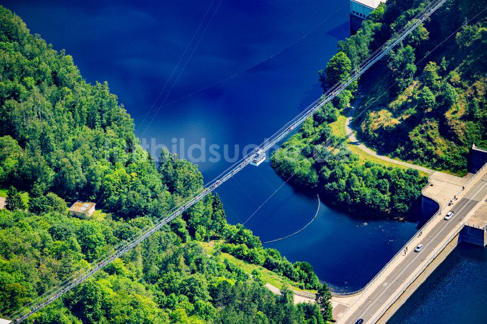 Elbingerode (Harz) von oben - Staudamm am Stausee Rappbodetalsperre mit Hängebrücke in Elbingerode (Harz) im Bundesland Sachsen-Anhalt, Deutschland