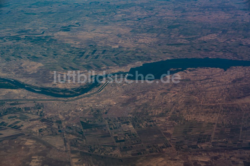 Sannar von oben - Staudamm am Stausee Sennar Dam im Flusslauf des Blauen Nil in Sannar in Sennar, Sudan