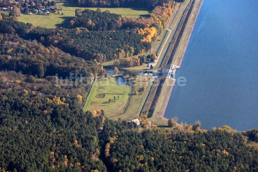 Luftbild Neuhausen/Spree - Staudamm am Stausee Talsperre Spremberg in Neuhausen/Spree im Bundesland Brandenburg, Deutschland