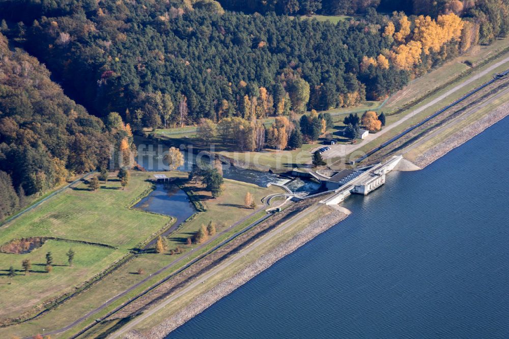 Luftaufnahme Neuhausen/Spree - Staudamm am Stausee Talsperre Spremberg in Neuhausen/Spree im Bundesland Brandenburg, Deutschland