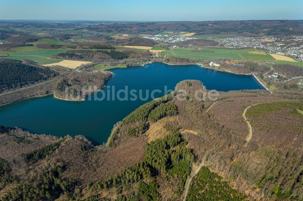 Meschede aus der Vogelperspektive: Stausee Hennesee bei Meschede im Bundesland Nordrhein-Westfalen, Deutschland