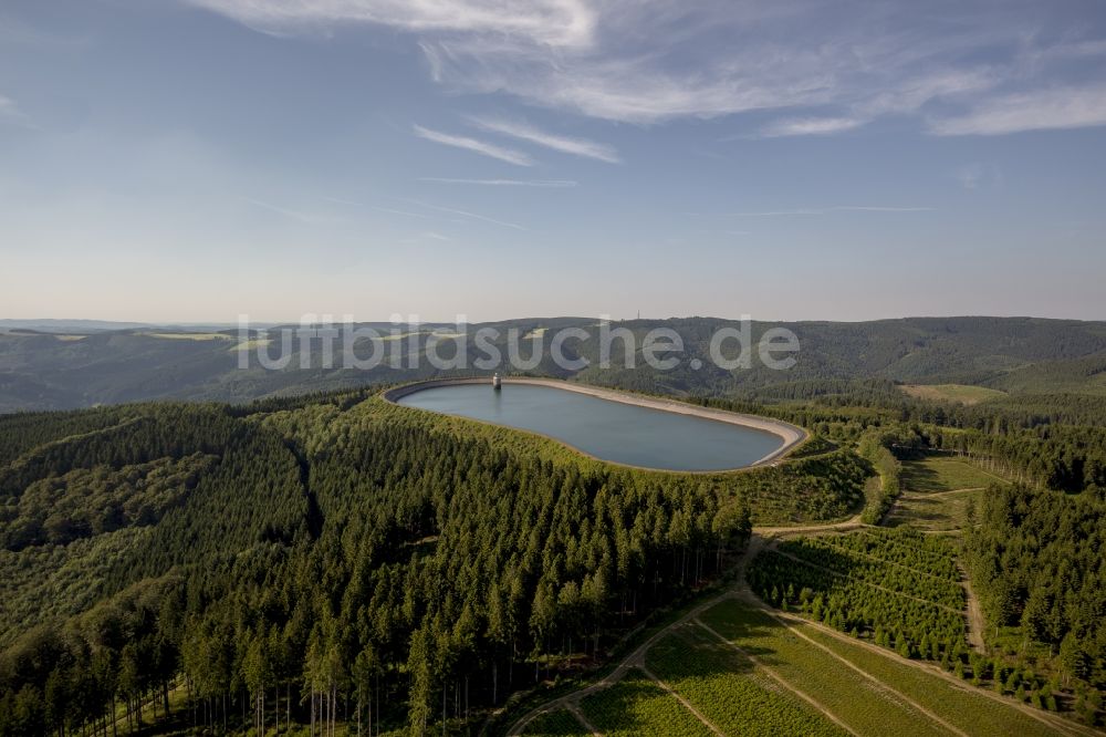 Finnentrop - Rönkhausen von oben - Stausee / Speichersee / Speicherbecken Rönkhausen - Finnentrop im Sauerland in Nordrhein-Westfalen