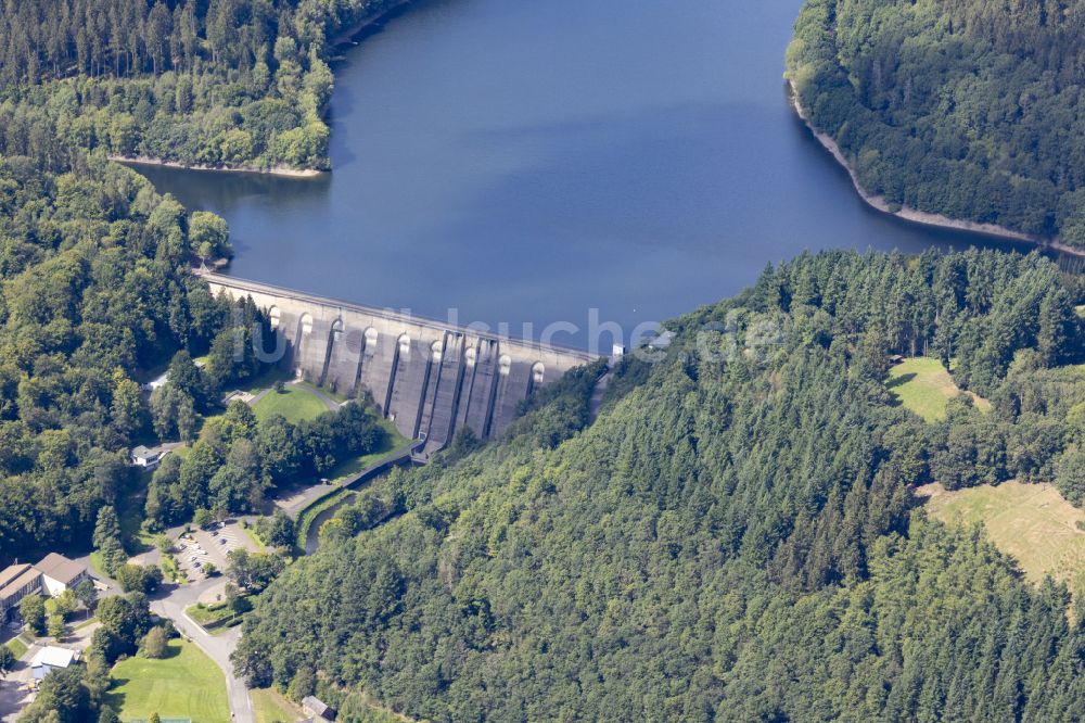 Luftaufnahme Hellenthal - Stausee und Staudamm in Hellenthal im Bundesland Nordrhein-Westfalen, Deutschland