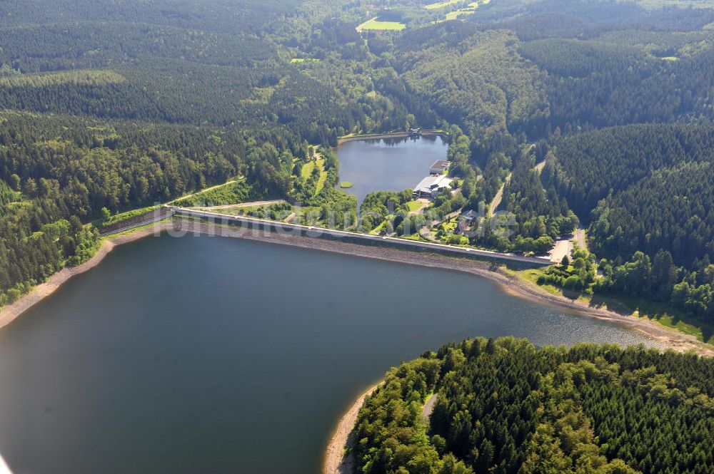 Osterrode aus der Vogelperspektive: Stausee und Staudamm der Sösetalsperre, einer Talsperre im niedersächsischen Teil des Harzes bei Osterode am Harz in Niedersachsen