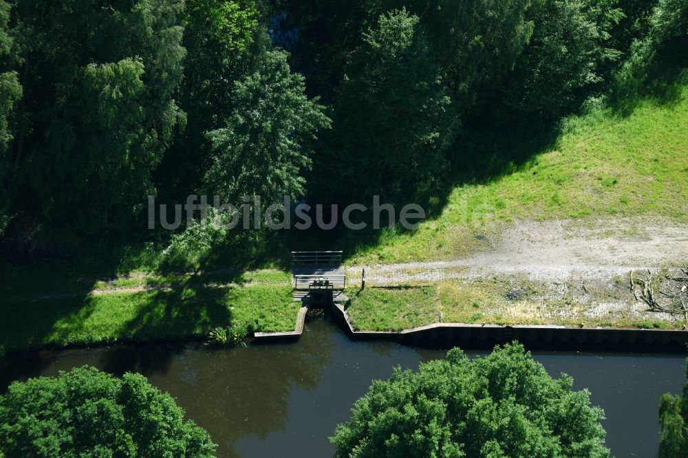 Luftaufnahme Gischow - Staustufe / Notwehr Burow am Ufer des Flußverlauf der Müritz-Elde Wasserstraße in Gischow im Bundesland Mecklenburg-Vorpommern, Deutschland