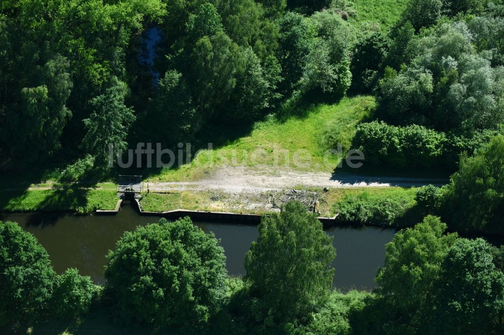 Gischow von oben - Staustufe / Notwehr Burow am Ufer des Flußverlauf der Müritz-Elde Wasserstraße in Gischow im Bundesland Mecklenburg-Vorpommern, Deutschland