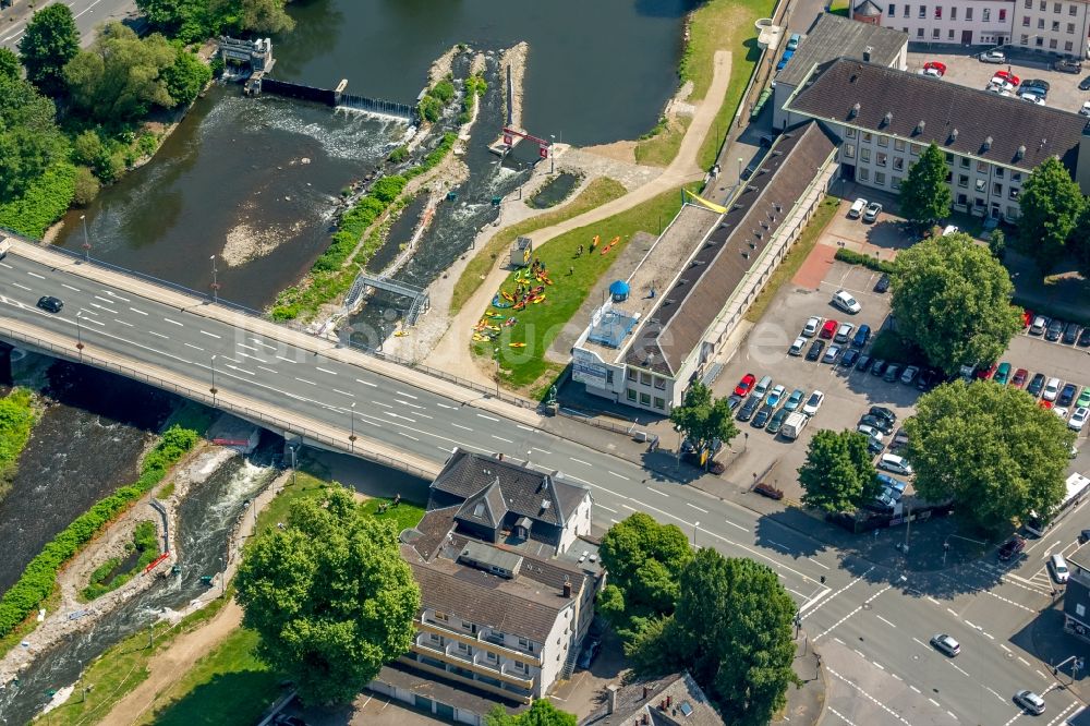 Luftaufnahme Hagen - Staustufe am Ufer des Flußverlauf der Lenne im Ortsteil Hohenlimburg in Hagen im Bundesland Nordrhein-Westfalen, Deutschland