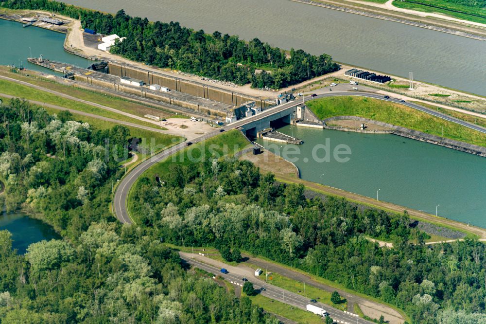 Luftbild Marckolsheim - Staustufe am Ufer des Flußverlauf Am Rhein in Marckolsheim in Grand Est, Frankreich