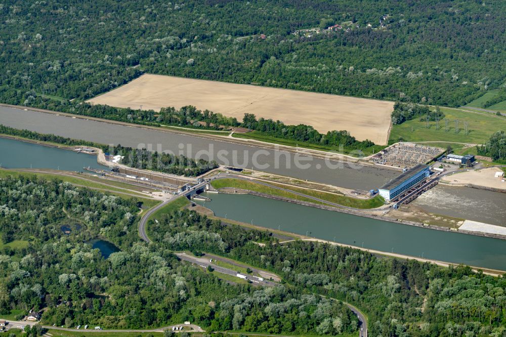 Luftaufnahme Marckolsheim - Staustufe am Ufer des Flußverlauf Am Rhein in Marckolsheim in Grand Est, Frankreich