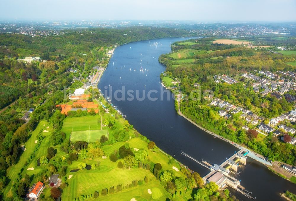 Luftaufnahme Essen - Staustufe am Ufer des Flußverlauf der Ruhr - Baldeneysee Stauwehr in Essen im Bundesland Nordrhein-Westfalen