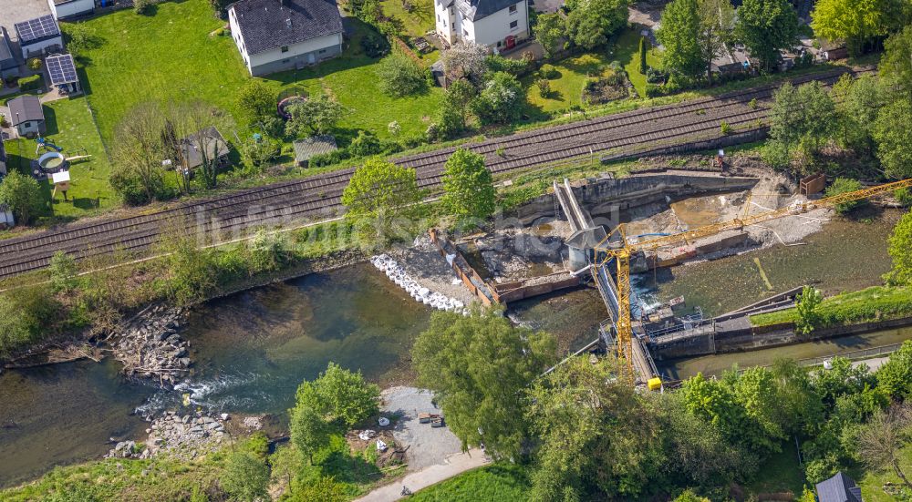 Luftaufnahme Velmede - Staustufe am Ufer des Flussverlauf der Ruhr in Velmede im Bundesland Nordrhein-Westfalen, Deutschland