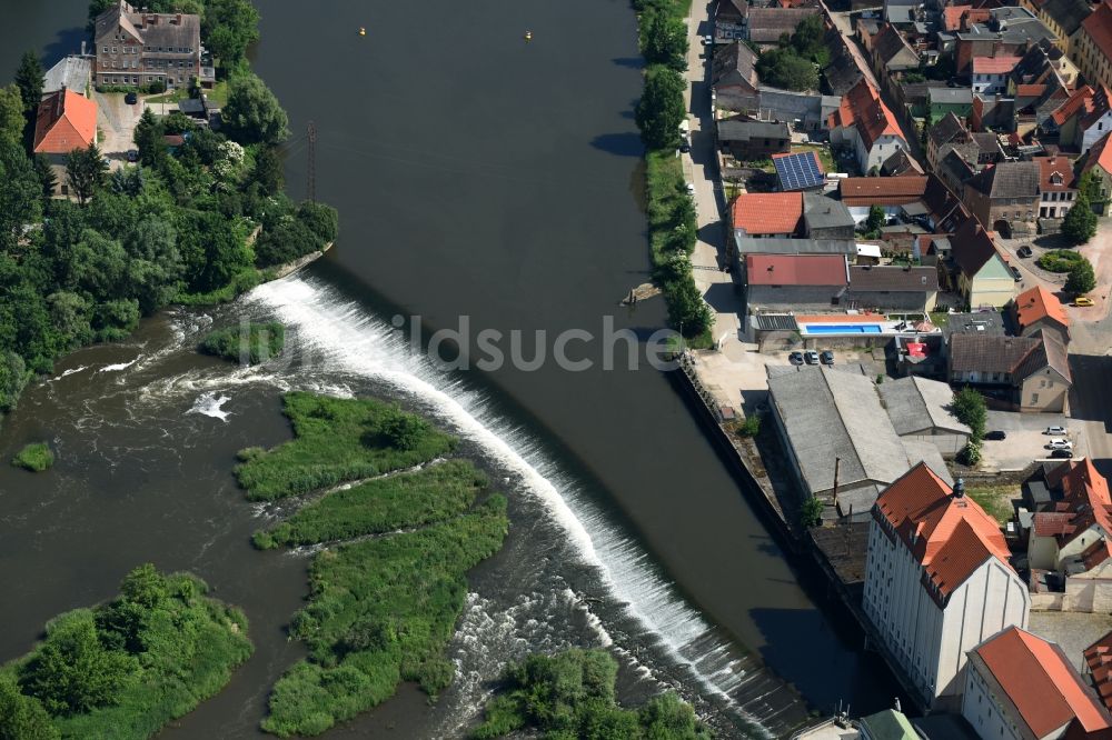 Luftbild Alsleben (Saale) - Staustufe am Ufer des Flußverlauf der Saale in Alsleben (Saale) im Bundesland Sachsen-Anhalt