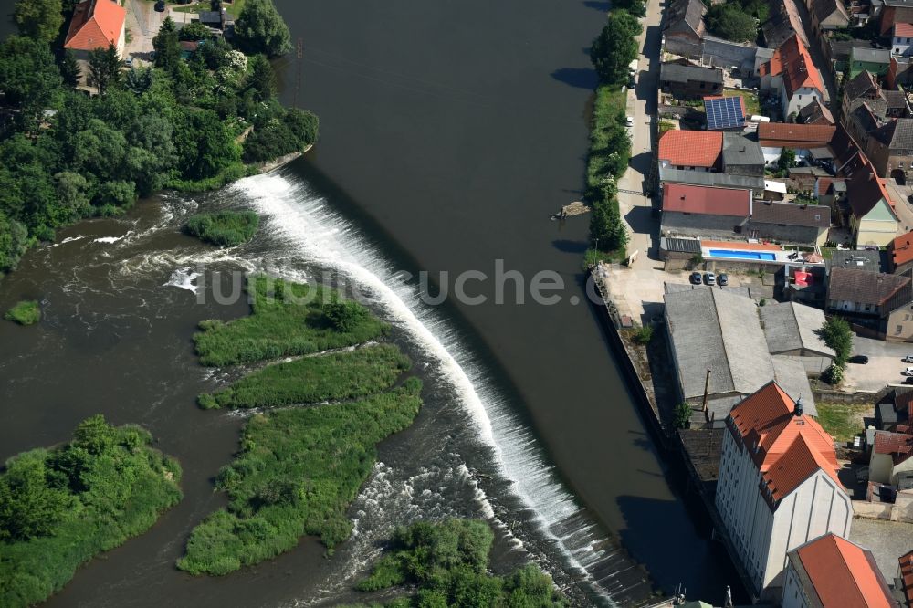 Luftaufnahme Alsleben (Saale) - Staustufe am Ufer des Flußverlauf der Saale in Alsleben (Saale) im Bundesland Sachsen-Anhalt