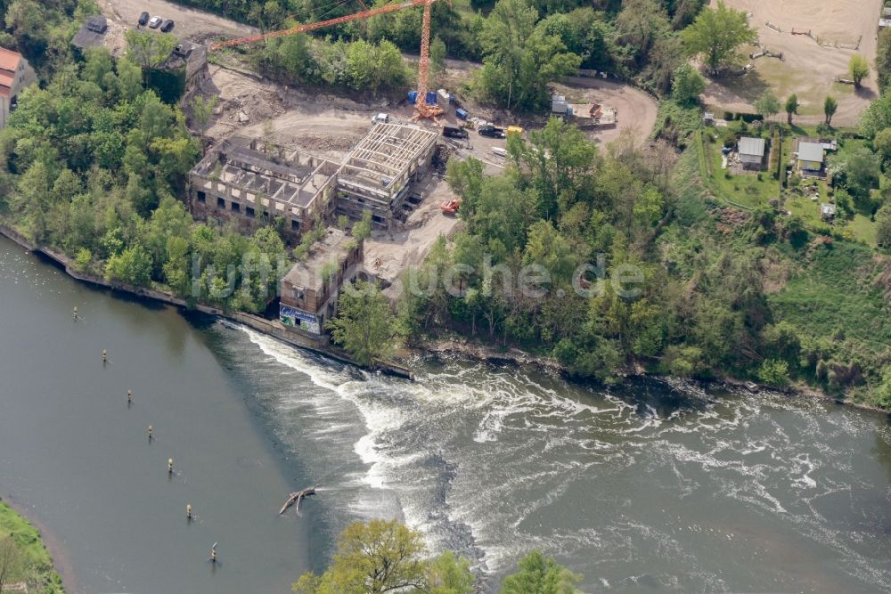 Halle (Saale) aus der Vogelperspektive: Staustufe am Ufer des Flußverlauf der Saale in Halle (Saale) im Bundesland Sachsen-Anhalt neben der Schleuse Böllberg