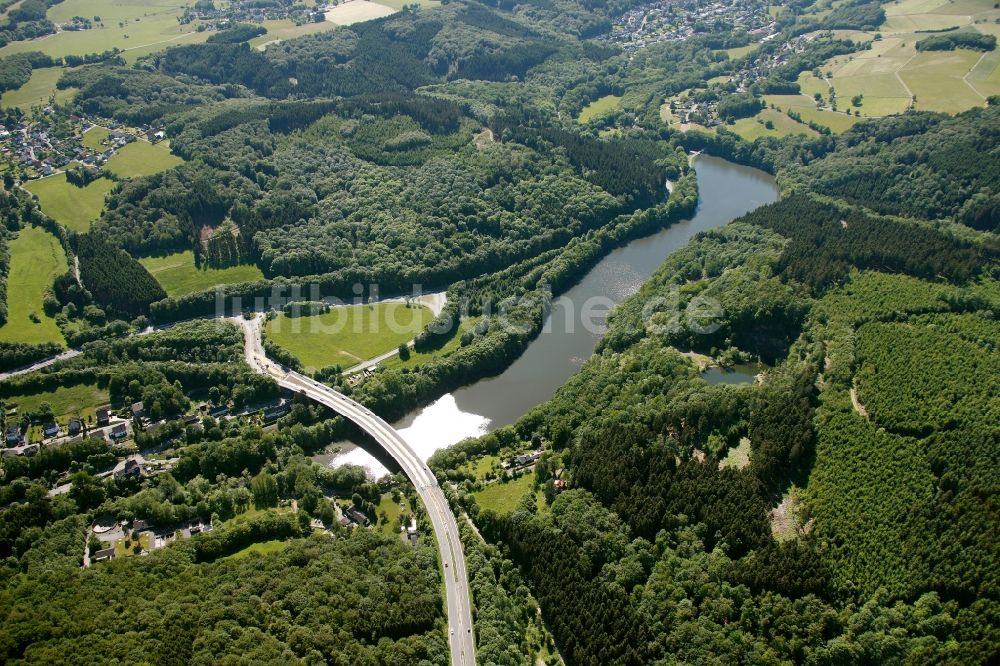 Reichshof aus der Vogelperspektive: Stauweiher Bieberstein in Reichshof im Bundesland Nordrhein-Westfalen