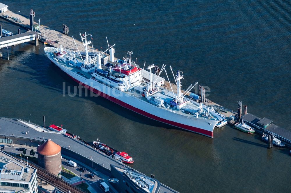 Luftaufnahme Hamburg - Stückgutfrachter und Museumsschiff Cap San Diego am Ufer des Flußverlaufes der Elbe in Hamburg, Deutschland