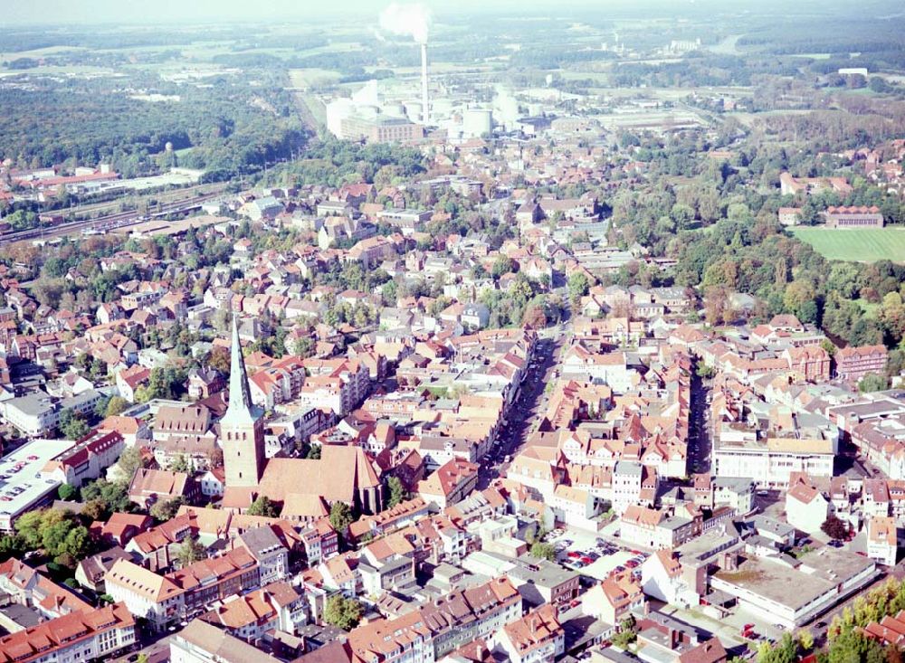 Ülzen aus der Vogelperspektive: Stdatansicht von Ülzen mit Blick über den historischen Stadtkern 01.01.02002